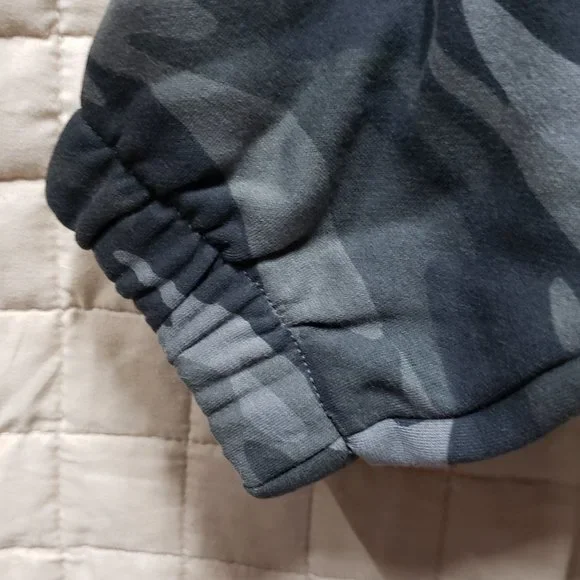 Wild Fable - Women's High-Rise Fleece Sweatpants - Size Medium Color Green Camo - Picture 6 of 8